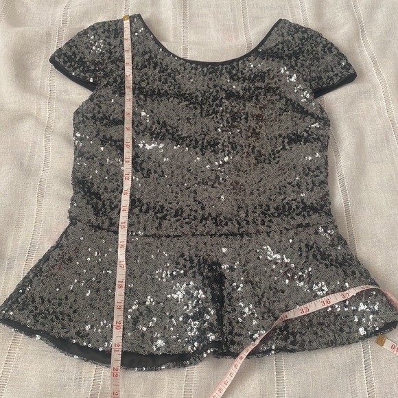 GB silver sequined top with cap sleeves. - Picture 10 of 12